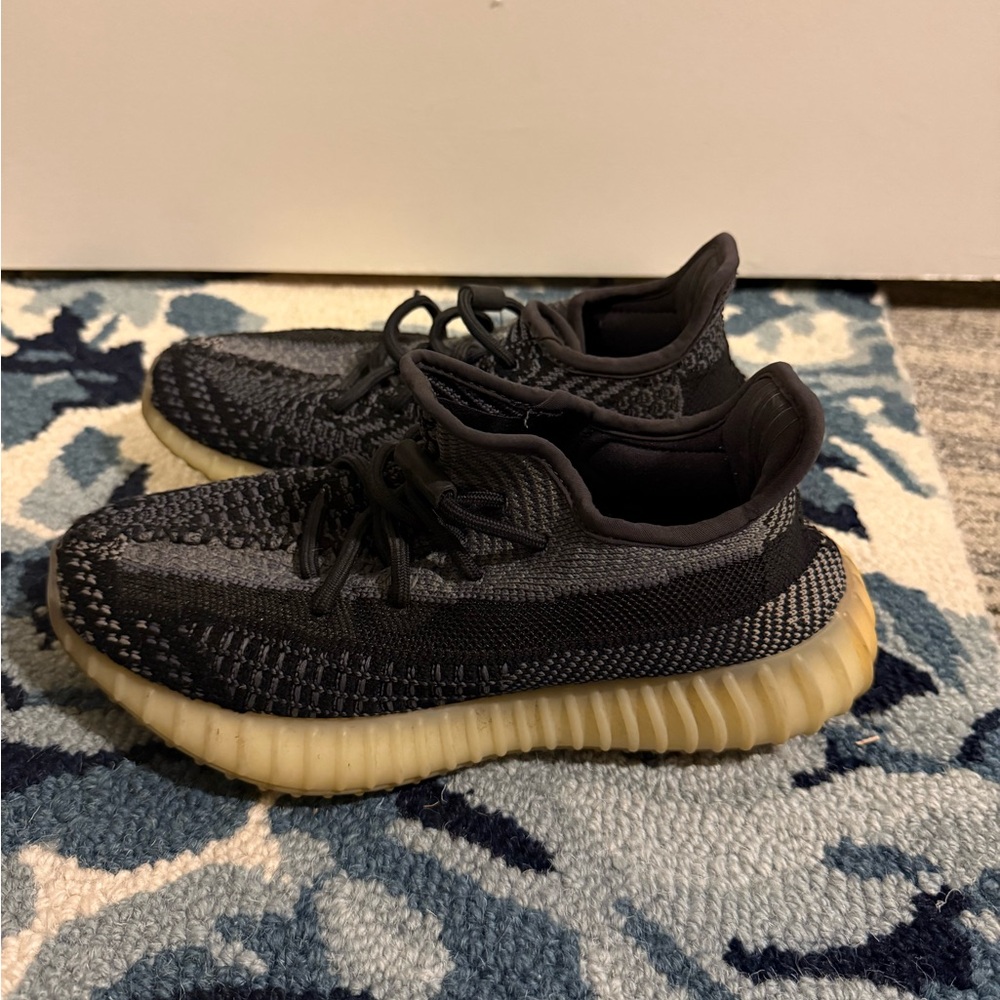 Women’s YEEZY BOOST 350 V2 CARBON